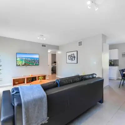 Comfy & Spacious Duplex w Top Amenities!