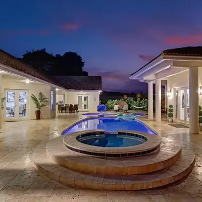 The Grand Luxe 8BR Villa w POOL and basketball