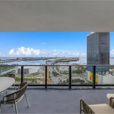 Luxury Downtown 2-BD Condo with beautiful city views