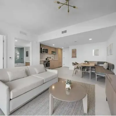 Stylish Downtown 1-BD Condo