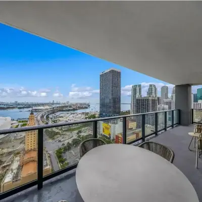 Upscale 3-BD Condo in Downtown Miami