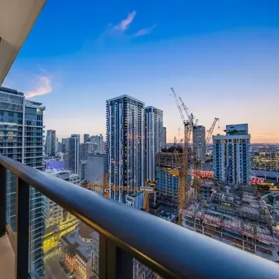 Chic Downtown Studio with City Views