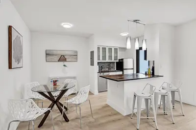 a kitchen and dining room with a table and chairs at Rent in Fort Lauderdale near Broward Medical in Fort Lauderdale