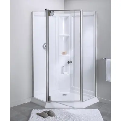 a glass shower in a bathroom with a rug at Apartamento a 5 minutos de Brickel no amubleado para estancias largas in Miami