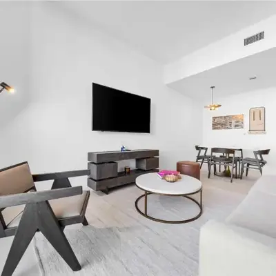 Luxury 1-BD with Breathtaking Downtown Views