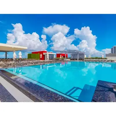 A Fantastic apart with balcony and partial view of the beach 4 Px