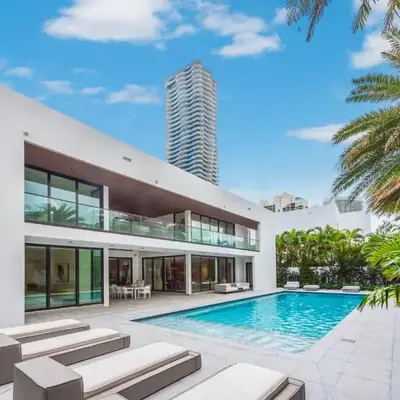 Luxury 6-Bedroom Villa stunning 3-story estate
