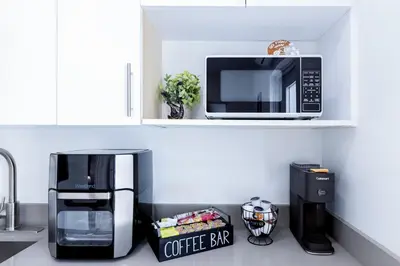 a kitchen with a microwave and a coffee bar on a counter at HavanaDolphinsluxury 2PPL TopLocation Parking Pets in Hollywood Ridge Farms