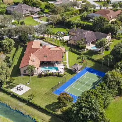 Spacious home wpool tennis court