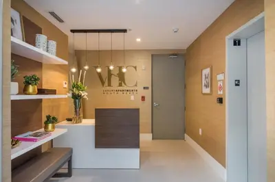 a lobby with a reception desk and a chandelier at Apto 2 Quartos a 5min da Praia de South Beach in Miami Beach