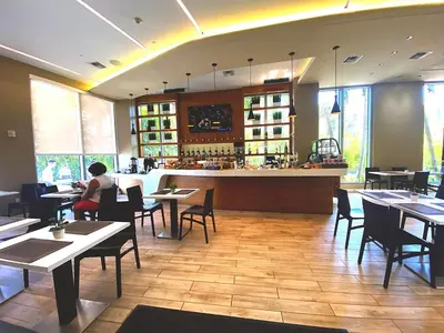 a restaurant with tables and chairs and a bar at Perfect getaway beach pool and gym 2B 2B in Hallandale Beach