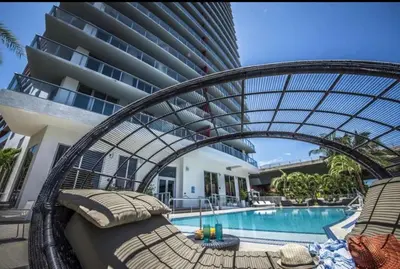 a resort with a swimming pool and a hotel at Miami Apartment 2 Full beds with Beach service, pool and gym 2007 in Hallandale Beach
