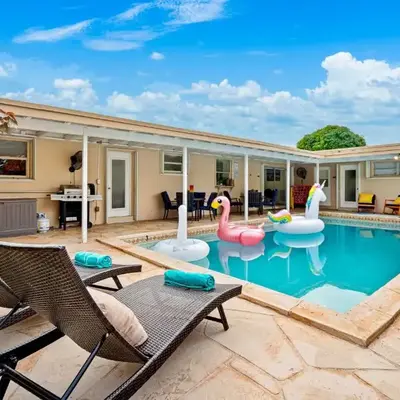 Sleeps 12 Private Pool & Gameroom near Casino