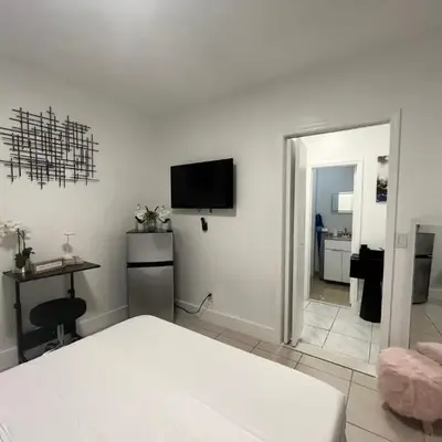 Guest Suite w free parking at 7 min to Miami international airport