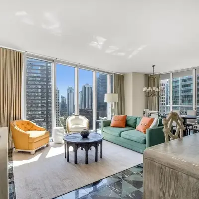 Stunning Apartment at Icon with Bay Views-Pool-Gym-Spa