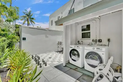 a house with a washer and dryer in a yard at Penthouse EDEN 2BR with ocean view in Fort Lauderdale