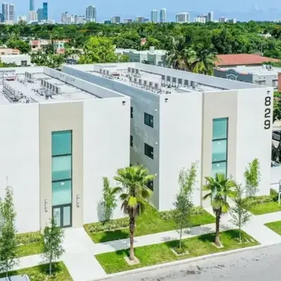 Modern Bedroom In Central Miami Shared with host