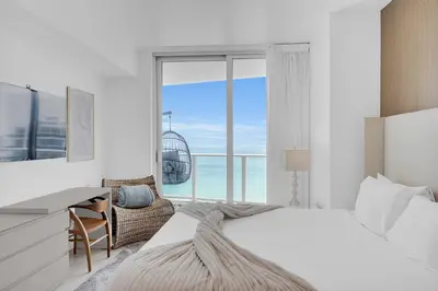 a bedroom with a bed and a desk and a window at Ventur Luxe Condo - Oceanview - Gym, Beach Access in Hollywood