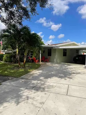 Gallery image of classic 4b2b FLL Home with heated pool in Fort Lauderdale