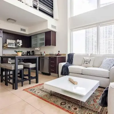 BrickellRiver LOFT with parking & 12 min to South Beach