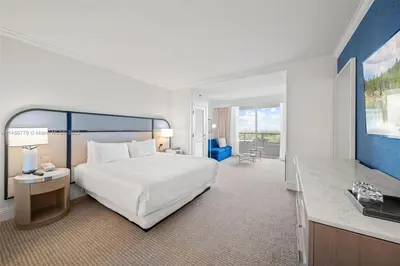 Gallery image of Fontainebleau Corner Unit New Reno 2Bdrm 3Bath in Miami Beach