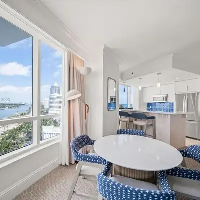 Fontainebleau Corner Unit New Reno 2Bdrm 3Bath