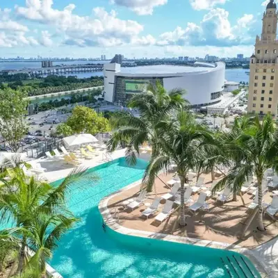 3610 Calm Blue Studio w Balcony View Pool and Gym