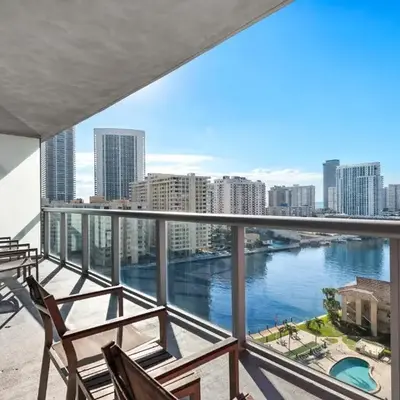 Coastal Luxe Residences - Premium Suites with Pool and Water Views