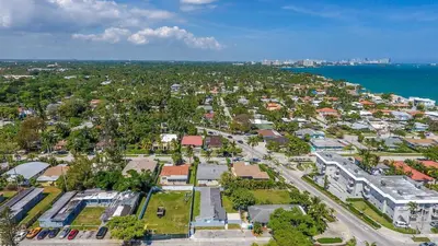 an aerial view of a city with houses and the ocean at Mimo Bungalows By Renzzi in Miami