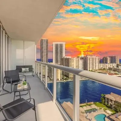 Stylish -2BR Apartment -Balcony & Pool
