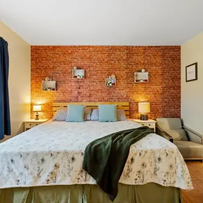 Pet Friendly Stylish Studio in Hollywood
