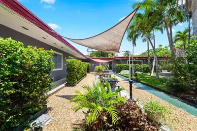 a garden with a hammock outside a house at Bright 2BR Getaway | BBQ, Garden & Parking in Hollywood