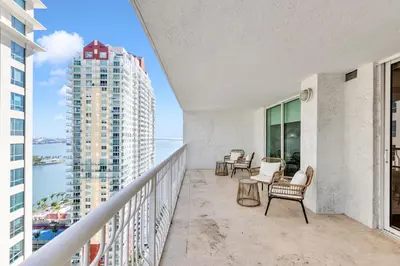 a balcony with chairs and a view of a building at Luxury3 Miami Brickell Stay-Bay View in Miami