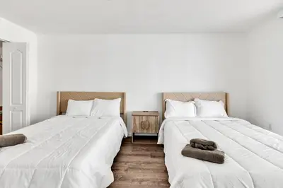 two beds sitting next to each other in a bedroom at Luxury3 Miami Brickell Stay-Bay View in Miami