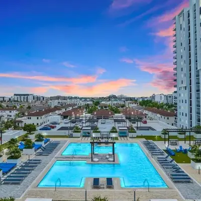 Stylish Studio with Pool View at the Heart of Downtown Doral