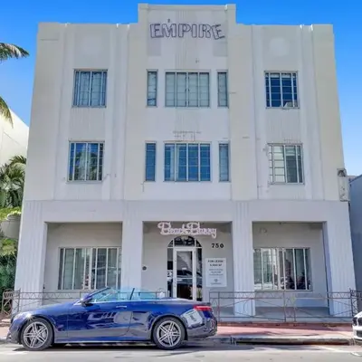 Coastal 2BR Escape | Walk to Beach & 2 Queen Beds