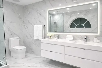 a white bathroom with a sink and a mirror at Villa Miami Lakes in Hialeah