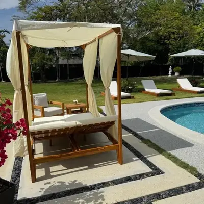 Chic-ness Oasis NOW HEATED POOL !
