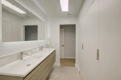 a white bathroom with two sinks and a mirror at Intracostal Beauty in Fort Lauderdale