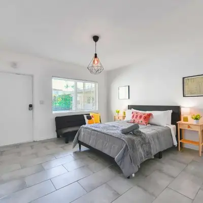 Charming Studio in a Beautiful Neighborhood Setting