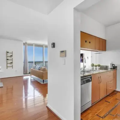 City-View Retreat in Brickell 2BR and Free Parking