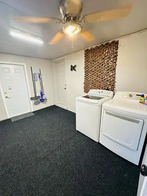 a kitchen with a washer and dryer in a room at Miami Casa in Miami Gardens