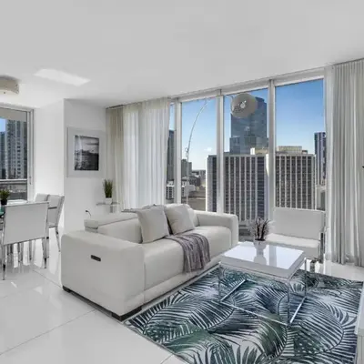 Icon Brickell 2BR Poolside Paradise in the Sky