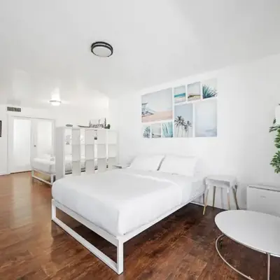 Cozy Ocean Drive Studio - Roof top Pool and Bar