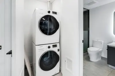 a washing machine and a dryer in a bathroom at Luxury Condo w Rooftop Pool & Gym in Miami