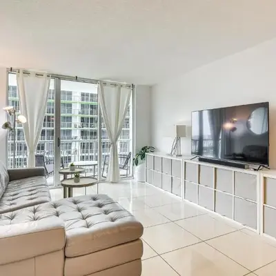 Bayside Miami High-Rise Condo By Waterfront Park!