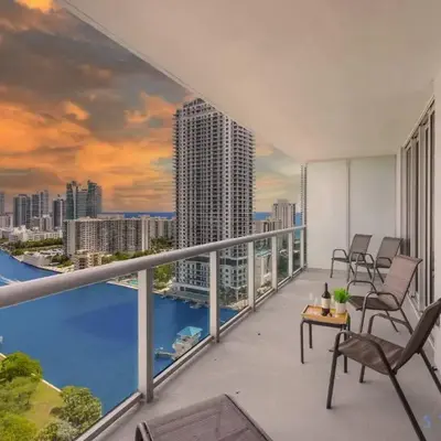 Balcony with Infinite Views - Poolside Comfort