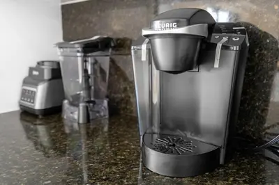 a blender sitting on top of a counter at Waterfront 3bed | Pool | 10min walk to Beach in Hallandale Beach