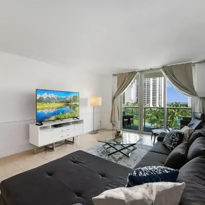 Bright Stylish 2BR Condo Stunning View Of Ocean