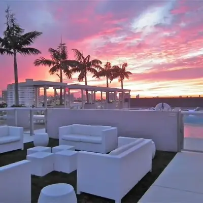 Large Beach Suite Rooftop Pool by Convention Center